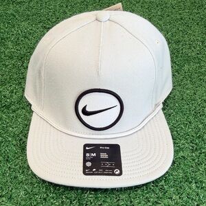 Nike GOLF White and Black Pro Cap